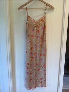 Tash + Sophie Floral V-Neck Top in Blush Beige